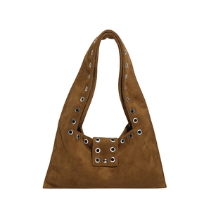 Borsa sottobraccio vintage marrone satinato con rivetti cavi decorativi e grande capacità