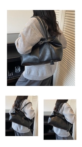 Détail d'un sac cabas en cuir mat noir avec fines lanières et boucle de fermeture réglable