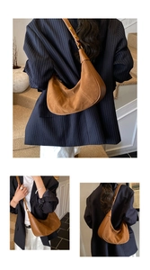 Détail du sac demi-lune en daim marron avec bandoulière réglable porté par un mannequin