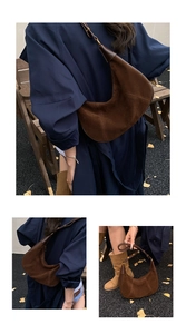 Détail du sac dumpling en daim marron foncé avec surpiqûres rétro et boucles en laiton