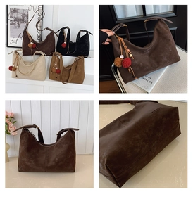 Detailansicht der großen Hobo-Tasche in vier Farben mit Plüsch-Anhänger und Struktur