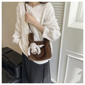 Gemütliche braune Plüsch Umhängetasche für Damen Winter Mode süße Crossover Tasche mit Häschen.