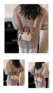Drie weergaven van canvas mini Boston tas met lederen bies en brede riem op een model
