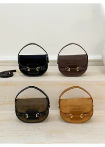 Cuatro colores de bolsos montura de ante en escalones con correas largas