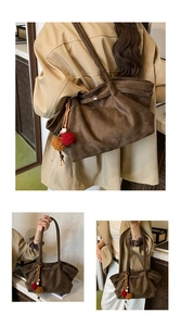 Détail du grand sac cabas en daim marron foncé avec pompons colorés et style vintage