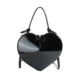 Elegante borsa a mano a forma di cuore in nero lucido con manico e tracolla regolabile
