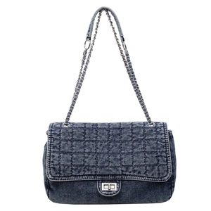 Sac à Épaule Vintage en Denim Matelassé pour Femmes Grande Capacité Sac Bandoulière Avec Serrure Tournante Sac à Rabat Denim