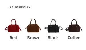 Bolsos Boston de ante mostrados en rojo, marrón, negro y café con colgantes de corazón