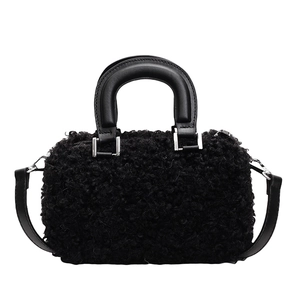 Sac à main chic en peluche noire avec poignée en cuir et bandoulière amovible