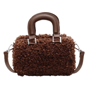 Borsa a mano in peluche marrone scuro con manici in pelle e tracolla staccabile