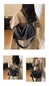 Détails du sac à bandoulière en cuir souple noir avec design drapé et plis élégants
