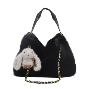 Schwarze Damen Plüsch Tote Schultertasche mit flauschigem Hasen Anhänger, weiche Tasche.