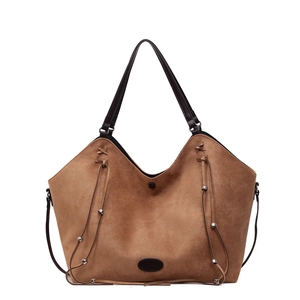 Braune Shopper-Tasche aus Wildleder-Optik mit großen Griffen für den täglichen Pendelverkehr