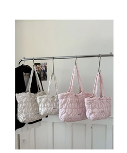 Detailed comparison of heart quilted tote bags in two sizes and multiple colors