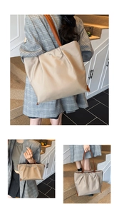 Gedetailleerde weergave van beige geplooide draagtas met bruine leren handvatten