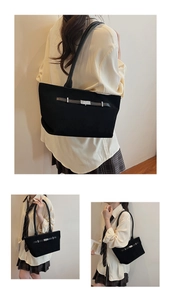 Dettaglio borsa tote nera in finta pelle scamosciata con cintura decorativa e fibbia in metallo