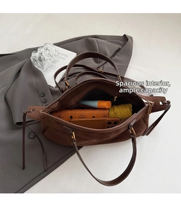 Detail view of the spacious inner compartment and high-quality zipper of the dark brown bag