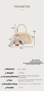 Dettagli della borsa Boston in peluche beige con dimensioni e ciondolo a coniglio