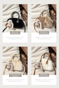 Borsa Boston in ecopelliccia di coniglio in nero, cammello, kaki e bianco con ciondoli a coniglio