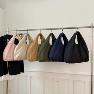Borsa a spalla plissettata da donna minimalista di grande capacità in sei colori