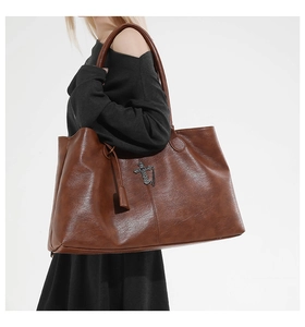 Vintage oil wax leather tote bag for women, large capacity casual commuter shoulder bag.