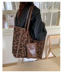 Fashion leopard print tote bag with small leather pouch for daily commute and leisure