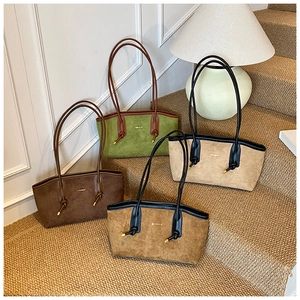 Collection de quatre sacs d'épaule en daim vintage en vert mousse, avoine, café et caramel