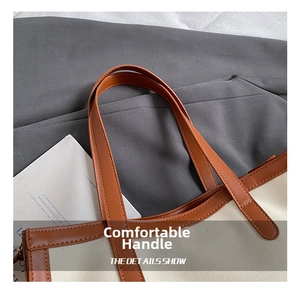 Gros plan détaillé des poignées en cuir marron et des coutures sur un sac en toile