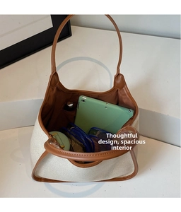 Vue intérieure du grand sac en toile montrant l'espace pour l'iPad et les accessoires
