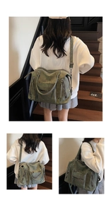 Dettaglio borsa tote in pelle scamosciata verde con cerniere a frange su scale in legno