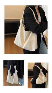 Détail d'un sac cabas en cuir crème avec un nœud décoratif sur la bandoulière réglable