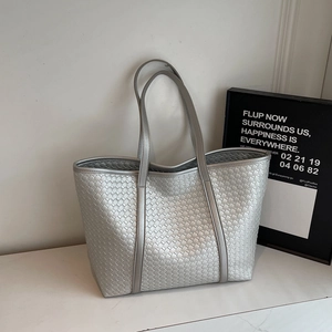 Large Capacity Woven Tote Bag For Women PU Leather Solid Color Handbag Chic Commuter Shoulder Bag Korean Style Everyday Purse