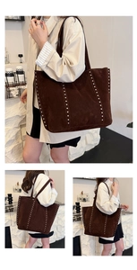 Grand sac cabas en daim marron avec clous argentés verticaux et longues poignées