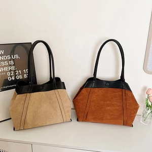 Bolsos tote retro de ante sintético en colores caqui y caramelo para el uso diario