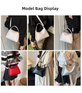 Sacs seaux en cuir grainé disponibles en blanc, rouge, noir et argent brillant