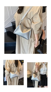 Détails du sac seau argenté avec texture grainée litchi et finition métallique