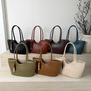 Sac Fourre-tout Tissé Cuir PU Grande Capacité Sac à Main Avec Gland En Perles De Bois Style Bohème Vintage Femmes