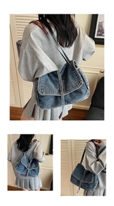 Détails du sac hobo en jean bleu délavé avec bandoulière bordeaux et boucle en métal chic