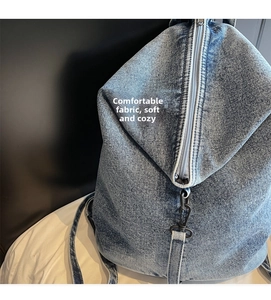 Gros plan détaillé du denim délavé avec fermetures éclair et attaches métalliques argent