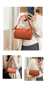 Detail der Webstruktur und des Reißverschlusses der braunen Boston Bag aus Leder