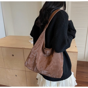 Sac porté épaule hobo en similicuir marron, grand cabas rétro fourre-tout au quotidien.