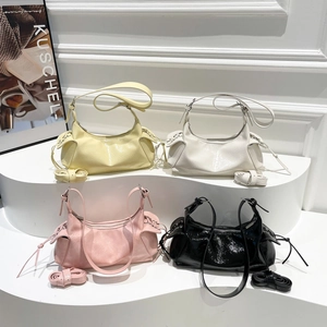 Sacs sous les bras brillants en quatre couleurs avec cordons et bandoulières amovibles