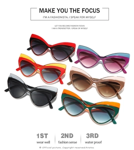 Vue détaillée de lunettes de soleil œil de chat aux combinaisons de couleurs bicolores