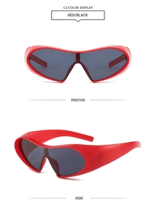 Details einer roten Steampunk-Sonnenbrille mit strukturiertem Rahmen und dunklen Gläsern