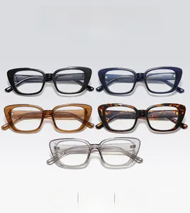 Dettaglio delle montature per occhiali cat-eye quadrati ZN3657 in vari colori