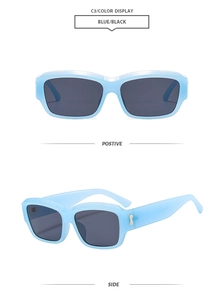 Détail de lunettes de soleil bleues rectangulaires montrant les accents argentés