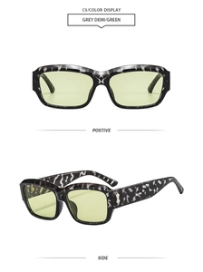 Vue détaillée des lunettes de soleil carrées gris marbré avec verres verts