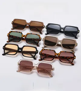 Quadratische Sonnenbrille in verschiedenen Farben mit Goldnieten und Verlaufsgläsern