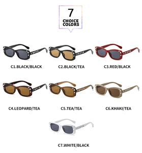Présentation de lunettes de soleil carrées à strass en sept combinaisons de couleurs tendance