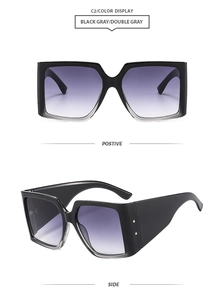 Vue détaillée des lunettes de soleil carrées noires avec monture épaisse et détails dorés